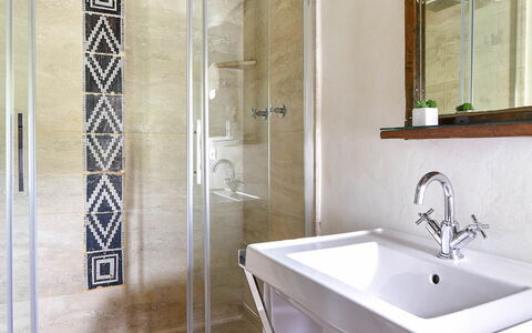 Borgo di San Biagio: Piso, Suelo, Diseño De Interiores, Techo, Mueble, Arreglo De Tubería, Baño, Loseta, Plomería, Habitación