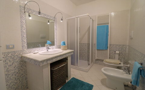Villa Patrizia Otranto: Deluxe Countryside Retreat: Piso, Suelo, Diseño De Interiores, Arreglo De Tubería, Lavabo Del Baño, Mueble, Lavabo, Baño, Grifo, Habitación