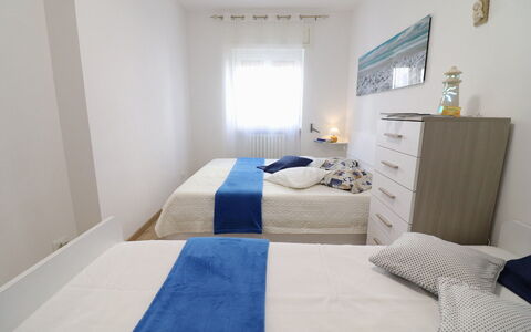 Luisa: Cama, Habitación, Mueble, Sábana, Lecho, Suelo, Linos, Diseño De Interiores, Piso, Habitación