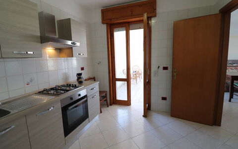 Ludovica: Piso, Madera, Suelo, Diseño De Interiores, Cocina, Habitación, Casa, Manchas De Madera, Madera Dura, Electrodoméstico