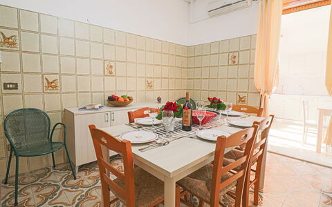 Isabel: Piso, Mueble, Diseño De Interiores, Suelo, Cocina Y Comedor Mesa, Mesa, Comedor, Silla, Habitación, Techo