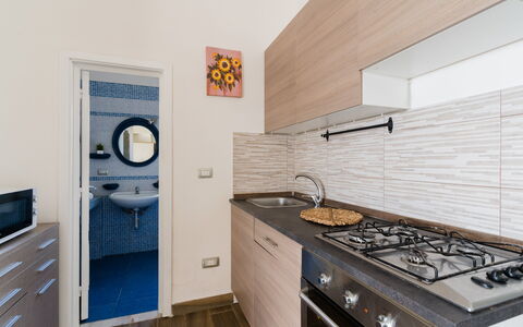 Azzurra: Madera, Piso, Diseño De Interiores, Suelo, Mostrador, Habitación, Casa, Cocina, Mueble, Electrodoméstico
