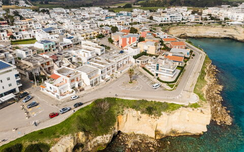 Azzurra: Barrio Residencial, Costa, Costeras Y Los Accidentes Geográficos Oceánico, Mar, Fotografía Aérea, Suburbio, Oceano, Apuntalar, Vista Panorámica, Departamento