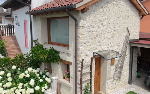 La Casetta dei Palù, Valdobbiadene: Pared, Casa, Casa, Barrio Residencial, Puerta, Techo, Cabaña, Maceta, Jardín