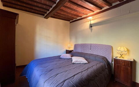 Terrazzino Margherita: Cama, Habitación, Mueble, Pared, Sábana, Diseño De Interiores, Lecho, Piso, Suelo, Madera