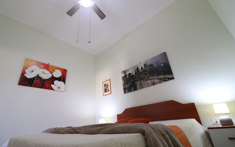Lucia: Diseño De Interiores, Pared, Piso, Mueble, Techo, Suelo, Habitación, Cama, Marco, Habitación
