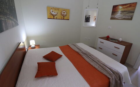 Lucia: Mueble, Cama, Habitación, Madera, Diseño De Interiores, Sábana, Suelo, Piso, Habitación, Lecho