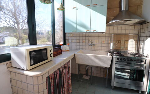 Noemi'S House in Otranto: Cocina, Mostrador, Estufa De Cocina, Diseño De Interiores, Aparato De Cocina, Piso, Electrodoméstico, Estufa De Gas, Estufa, Suelo