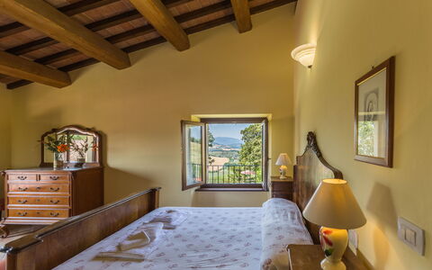 Villa Felice, Private Pool and Hills: Mueble, Pared, Diseño De Interiores, Casa, Habitación, Cama, Habitación, Marco, Techo, Marco De La Cama
