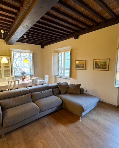 Casa Anna 13: Mueble, Diseño De Interiores, Piso, Sofá, Suelo, Madera, Techo, Habitación, Sala, Mesa