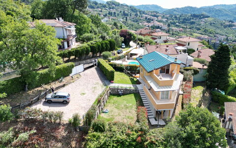 Appartamento Botrici: Casa, Techo, Barrio Residencial, Hill Station, Balcón, Suburbio, Pueblo, Eco Hotel, Pueblo De Montaña, Villa