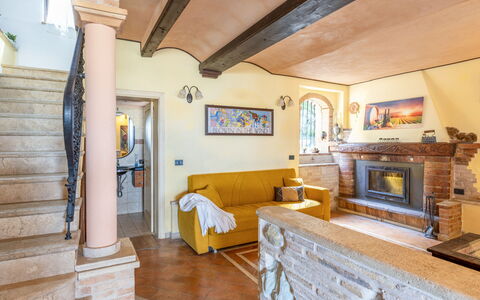 Casale Dolcemare: Mueble, Diseño De Interiores, Casa, Sofá, Habitación, Suelo, Sala, Techo