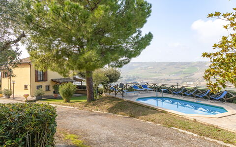 Casale Dolcemare: Mueble, Mueble Para Exteriores, Silla, Piscina, Recurso, Villa, Eco Hotel, Hotel, Hacienda