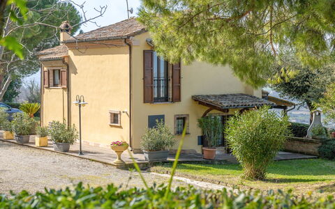 Casale Dolcemare: Casa, Arbusto, Cabaña, Casa, Puerta, Jardín, Inmuebles, Paisajismo, Yarda