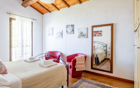 Casale Dolcemare: Mueble, Pared, Diseño De Interiores, Habitación, Cama, Suelo, Piso, Sábana, Lecho, Habitación