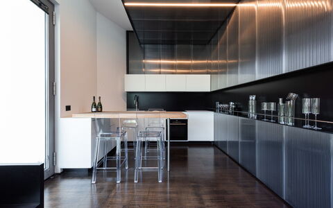 Villa Bilor Luxe: Diseño De Interiores, Mueble, Piso, Cocina, Techo, Suelo, Encendiendo, Mostrador, Silla, Aparato De Cocina