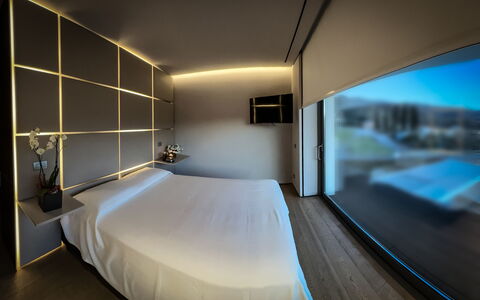 Villa Bilor Luxe: Encendiendo, Cama, Habitación, Hotel, Noche, Ático, Marco De La Cama, Lecho, Suite