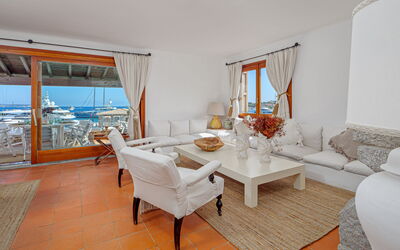 Residenza Rudalza: Mueble, Mesa, Suelo, Silla, Piso, Sofá, Departamento, Sala, Cocina Y Comedor Mesa