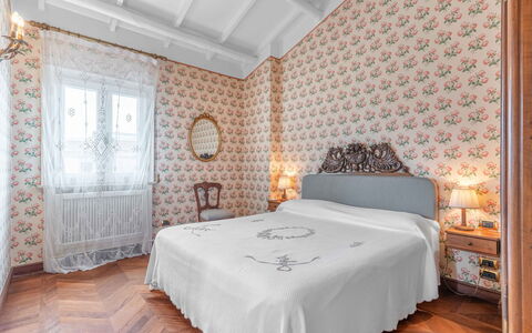 Villa Polistena: Habitación, Diseño De Interiores, Sábana, Suelo, Textil, Piso, Cama, Linos, Lecho, Habitación