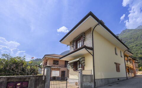 Dimora Lali: Arquitectura, Casa, Casa, Balcón, Cordillera, Pueblo, Pueblo De Montaña, Cúmulo