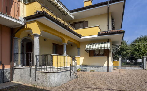 Dimora Lali: Barrio Residencial, Casa, Casa, Balcón, Puerta, Porche, Pintar, Villa, Yeso, Hacienda