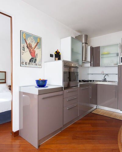 Solis Lux: Mueble, Diseño De Interiores, Piso, Electrodoméstico, Gabinetes, Suelo, Habitación, Aparato De Cocina, Cocina, Electrodoméstico