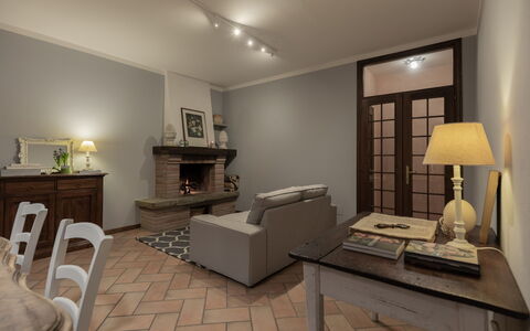 Villa Essiccatoio: Mueble, Diseño De Interiores, Piso, Pared, Suelo, Techo, Madera, Habitación, Sala, Encendiendo