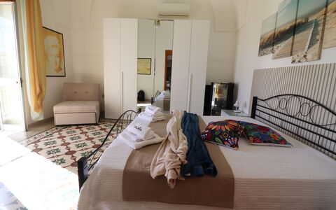 Galene'S Home: Mueble, Diseño De Interiores, Piso, Suelo, Habitación, Cama, Encendiendo, Linos, Sábana, Habitación