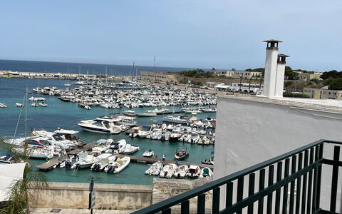 C-Home Historic House: Centro De Deportes Acuáticos, Barco, Watercraft, Camino Acuático, Barcos Y Canotaje - Efectos Y Equipo, Mar, Puerto, Costeras Y Los Accidentes Geográficos Oceánico, Costa, Puerto