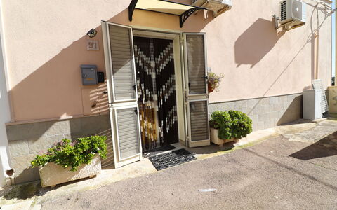 Kyma'S House: Puerta, Maceta, Inicio De La Puerta, Planta De Casa, Balcón