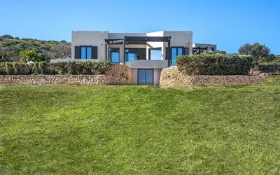 Villa Stornella: Cielo, Azul, Arquitectura, El Terreno Del Lote, Shrubland, Mansión, Villa