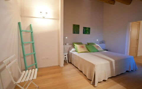 Villa Checco: Mueble, Diseño De Interiores, Piso, Suelo, Madera, Techo, Habitación, Habitación, Cama, Suelos De Madera