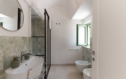 Trullo Miravista Valle D'Itria: Pared, Piso, Diseño De Interiores, Arreglo De Tubería, Suelo, Techo, Baño, Encendiendo, Lavabo Del Baño, Grifo