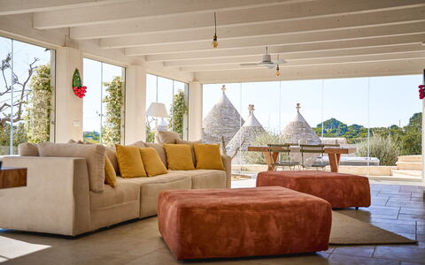 Trullo Emmebi Vista Valle D'Itria: Mueble, Sofá, Madera, Diseño De Interiores, Suelo, Piso, Sala, Casa, Silla