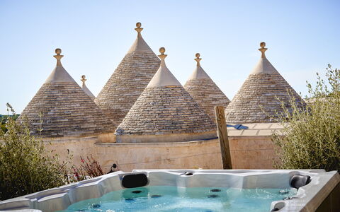 Trullo Emmebi Vista Valle D'Itria: Arquitectura, Patio, Piscina