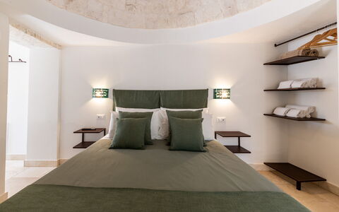 Trullo Miravista Valle D'Itria: Pared, Diseño De Interiores, Mueble, Habitación, Cama, Piso, Techo, Suelo, Encendiendo, Habitación