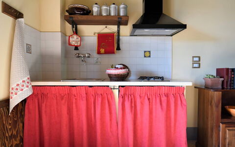 Terre di Giano Private Pool and View, Umbria: Diseño De Interiores, Piso, Mueble, Habitación, Suelo, Casa, Cocina, Linos, Gabinetes, Mostrador