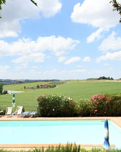 Terre di Giano Private Pool and View, Umbria: Piscina, Mueble Para Exteriores, Eco Hotel, Inmuebles, Jardín, Paisajismo, Villa, Hacienda, Sombra, Yarda