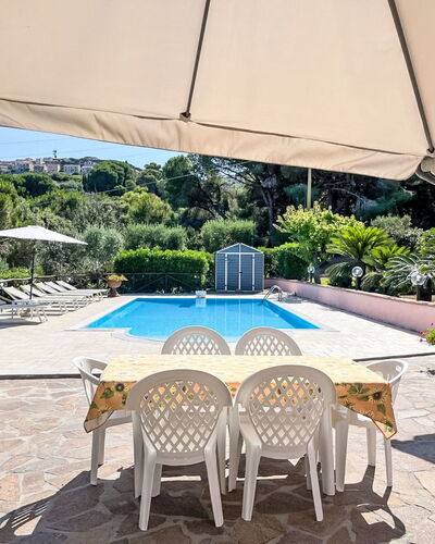 Villa Cecilia: Piscina, Recurso, Mueble Para Exteriores, Eco Hotel, Ocio, Paraguas, Sombra, Hotel, Sunlounger, Thermae