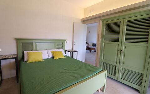 Elegante Villa Casale 50: Mueble, Cama, Diseño De Interiores, Habitación, Madera, Suelo, Piso, Techo, Encendiendo, Habitación