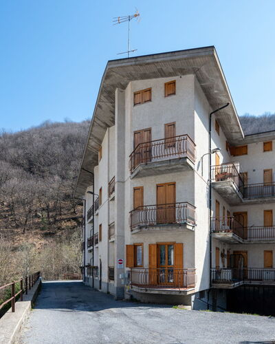 Ai Piedi del Monte: Asentamientos Humanos, Departamento, Balcón, Pueblo De Montaña