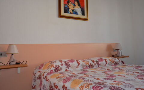 Appartamento Agrustos, Wifi, Ac: Cama, Mueble, Habitación, Lecho, Sábana, Pared, Diseño De Interiores, Linos, Habitación, Madera