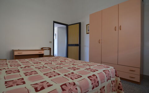 Appartamento Nina, Ac, Wifi: Cama, Habitación, Diseño De Interiores, Mueble, Suelo, Piso, Sábana, Lecho, Madera, Habitación