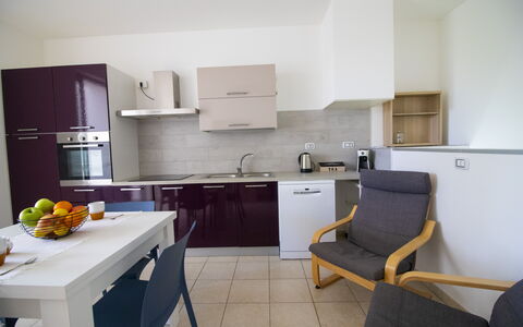 Villa i Gabbiani Otranto: Piso, Aparato De Cocina, Mueble, Madera, Diseño De Interiores, Electrodoméstico, Cocina, Mostrador, Suelo, Gabinetes