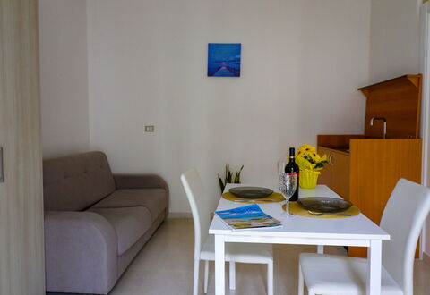 Elaia'S House Cannole: Madera, Piso, Diseño De Interiores, Suelo, Departamento, Manchas De Madera, Madera Dura, Silla, Sala