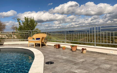 Villa Ombrone: Mueble Para Exteriores, Piscina, Material Compuesto, Losa, Sombra, Silla, Hormigón, Loseta, Recurso, Fuente De Agua