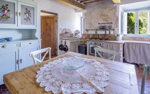House in Sassa, Historic Tuscany Village, View: Mueble, Diseño De Interiores, Piso, Madera, Mesa, Silla, Suelo, Cocina, Cocina Y Comedor Mesa, Habitación