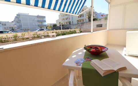 Alice: Departamento, Mueble, Mueble Para Exteriores, Balcón, Silla, Condominio, Sombra, Toldo, Planta De Casa