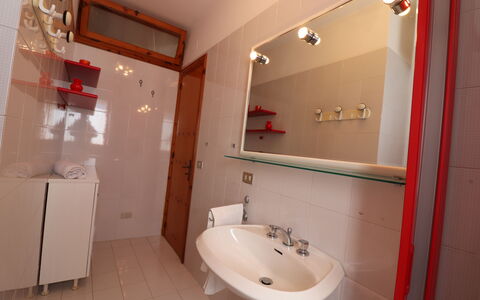Myriam: Lavabo Del Baño, Arreglo De Tubería, Baño, Piso, Lavabo, Suelo, Diseño De Interiores, Grifo, Habitación, Plomería