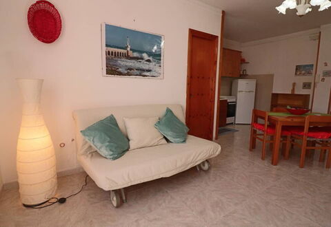 Myriam: Mueble, Piso, Suelo, Diseño De Interiores, Habitación, Departamento, Sala, Sofá, Silla